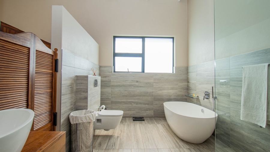 5 Bedroom Property for Sale in The Coves North West